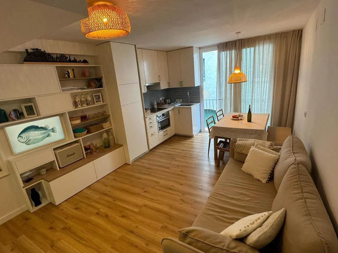 Вилла Centric House With Parking Тосса-де-Мар